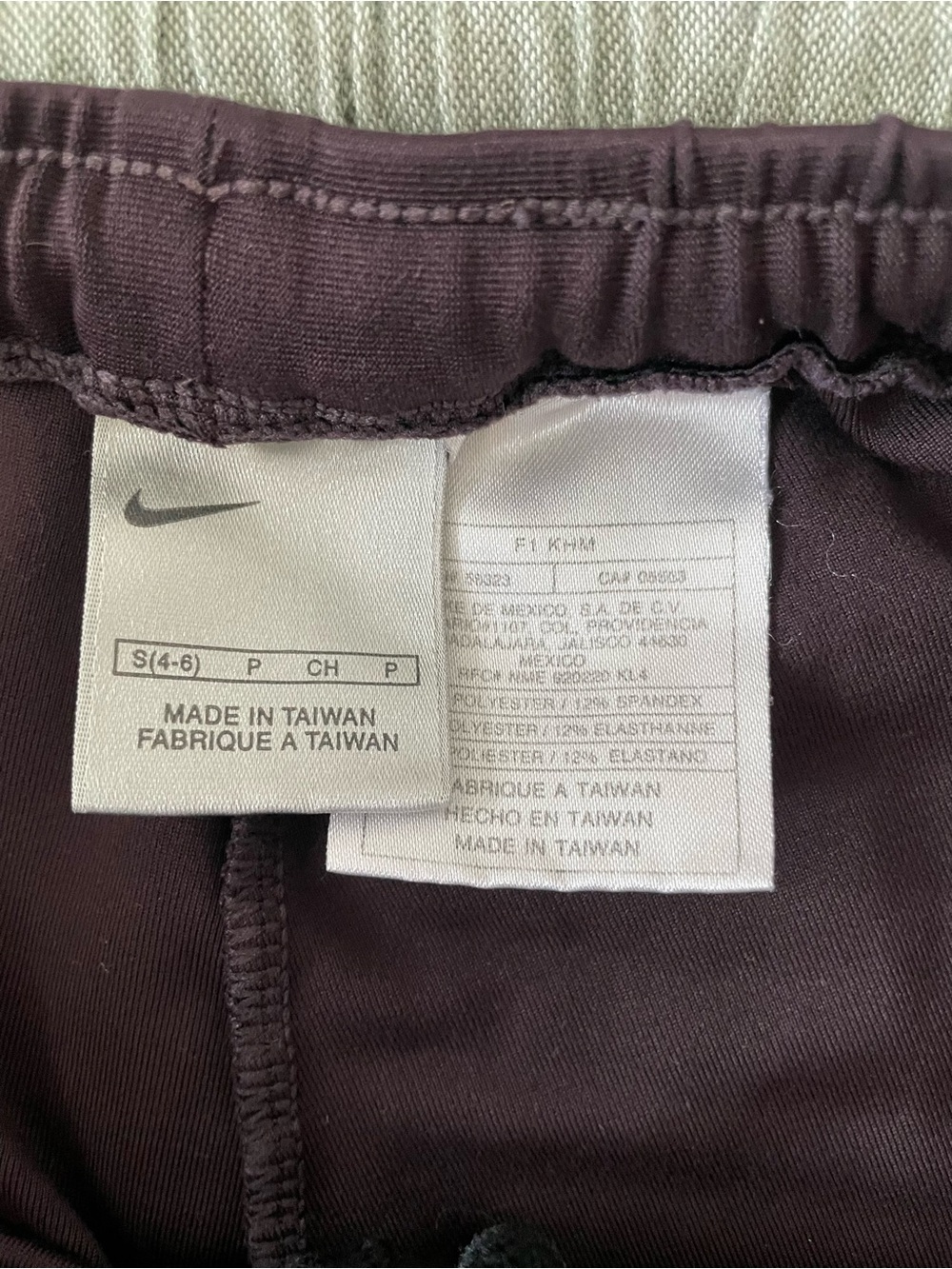Womens Chocolate Brown Nike Loose Fit Shorts Size S Zip Pocket - Picture 9 of 9